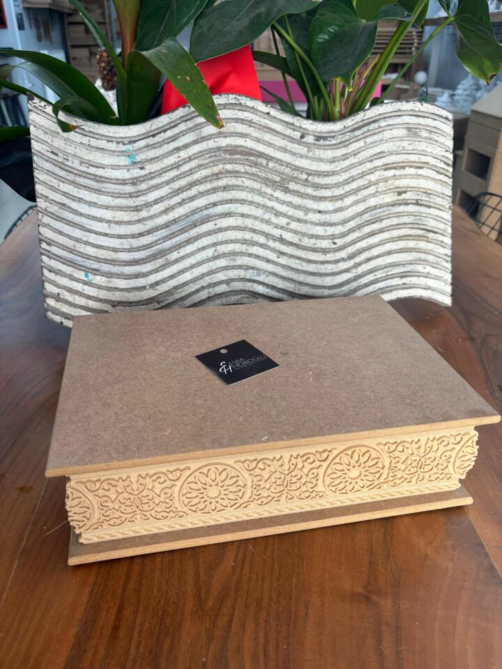 Oymalı İçi Bölmeli Ahşap Kutu