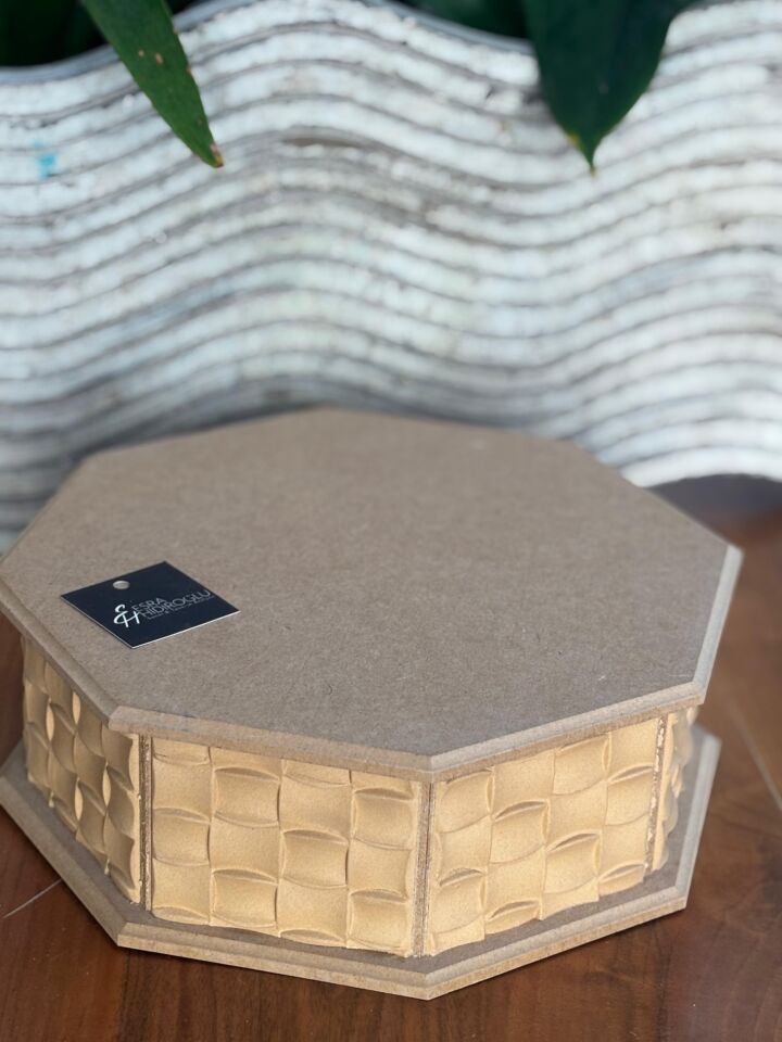 Oymalı Sekizgen Ahşap Kutu