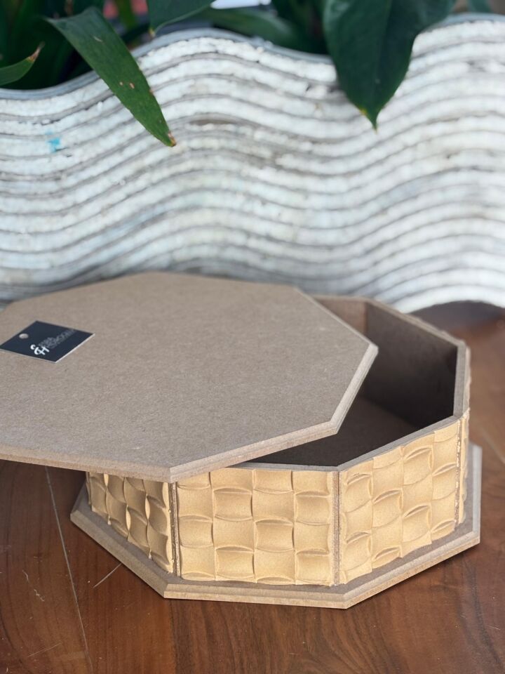 Oymalı Sekizgen Ahşap Kutu